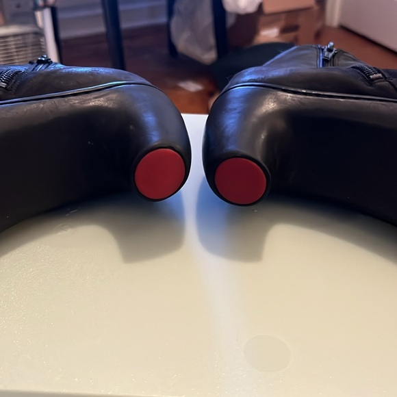 Campers Heels for Beginners black boot/bootie. - Picture 4 of 7